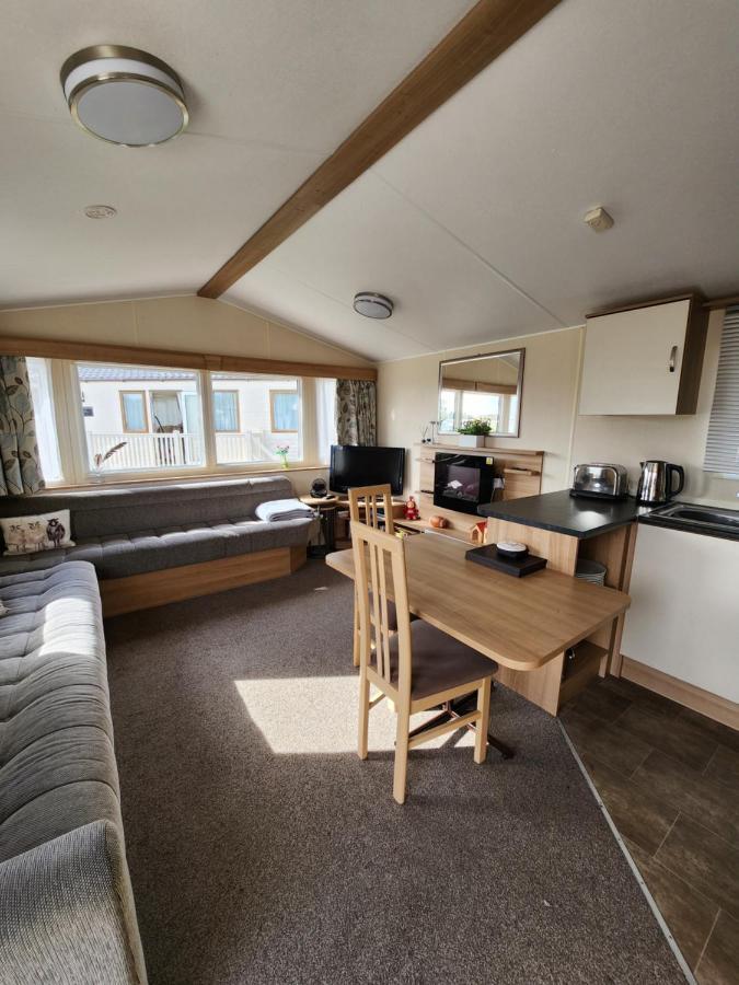 Lakeside Cotswold Holiday Home Cirencester Exterior photo