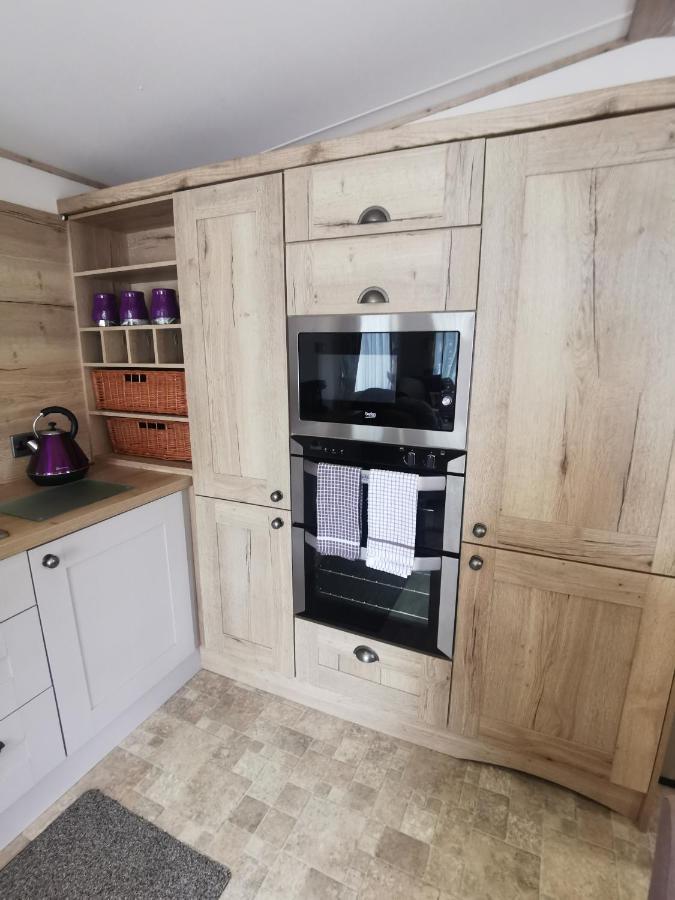 Lakeside Cotswold Holiday Home Cirencester Exterior photo